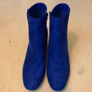 New! Soft blue booties. Size 9N.